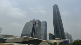 蒋欣社交平台晒不慎踩到狗屎的照片 自我调侃称真走运